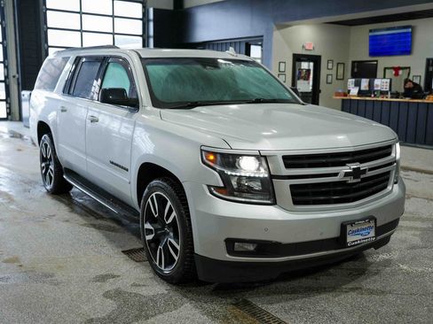 Used 2019 Chevrolet Suburban Premier image 3