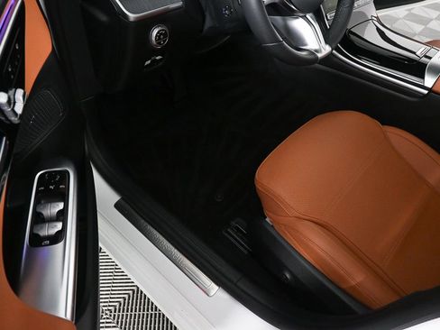 Certified 2025 Mercedes-Benz C 300 Sedan image 7