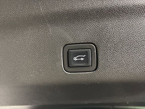 Used 2023 Chevrolet Tahoe Z71 image 26