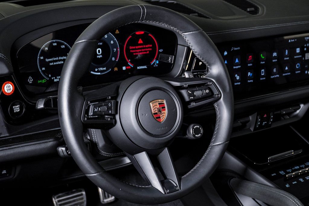 Used 2025 Porsche Cayenne GTS AWD/4WD image 19
