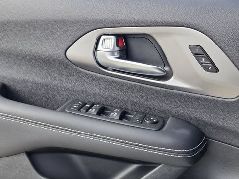 New 2026 Chrysler Pacifica Select AWD/4WD image 21