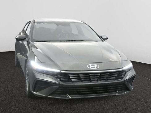 Used 2025 Hyundai Elantra Sport image 1