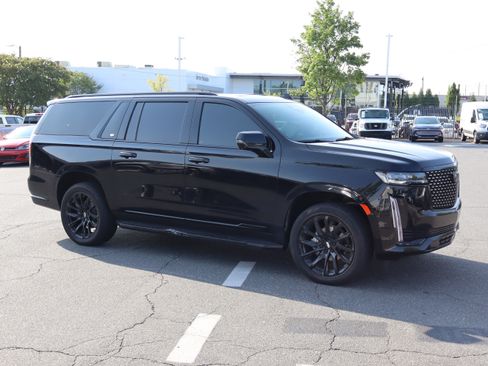 Used 2024 Cadillac Escalade ESV Premium Luxury AWD/4WD image 13