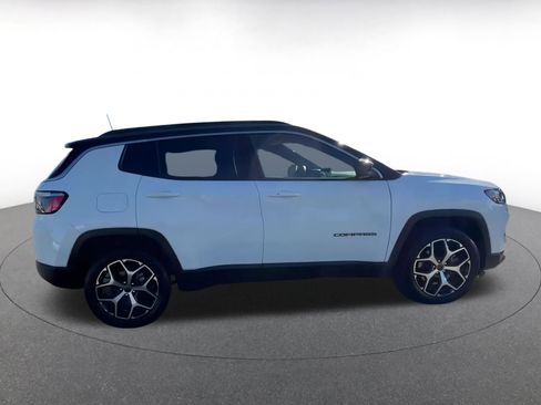 Used 2025 Jeep Compass Limited image 16