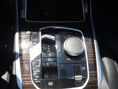 Used 2025 BMW X5 xDrive50e w/ Parking Assistance Package image 27