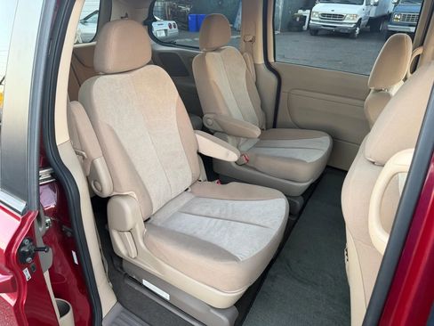 Used 2012 Kia Sedona LX image 31