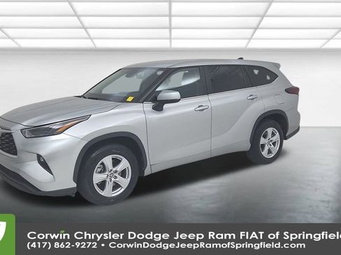 Used 2024 Toyota Highlander LE image 7