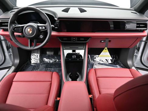 New 2026 Porsche Macan 4 Electric image 8