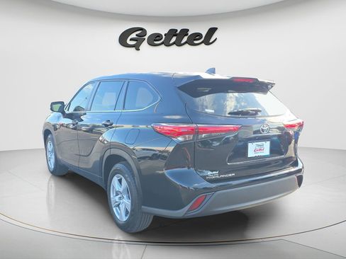 Used 2023 Toyota Highlander L FWD image 7