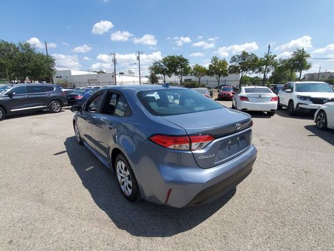 Used 2025 Toyota Corolla LE FWD image 4