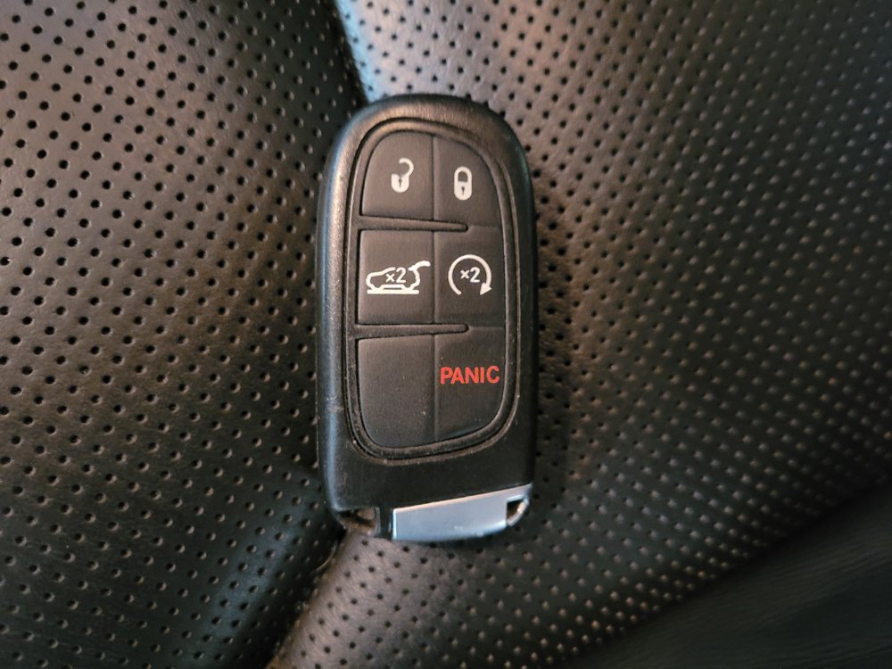 Used 2017 Jeep Cherokee Overland AWD/4WD image 32