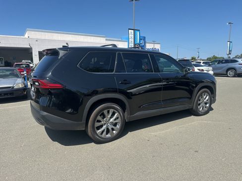 Used 2025 Toyota Grand Highlander FWD image 3