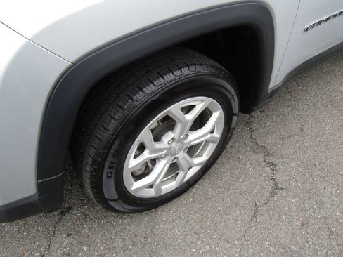 Used 2024 Jeep Compass Latitude AWD/4WD image 31