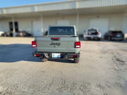 New 2025 Jeep Gladiator Sport image 10