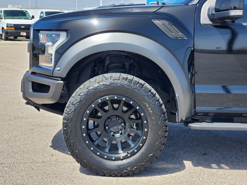 Used 2018 Ford F150 Raptor w/ Equipment Group 802A Luxury AWD/4WD image 9