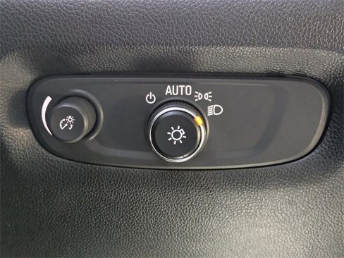 Used 2023 Chevrolet Traverse LT image 26