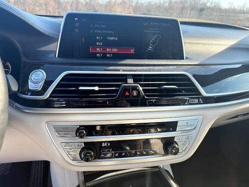Used 2018 BMW 750i xDrive image 19