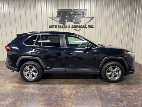 Used 2022 Toyota RAV4 XLE image 7