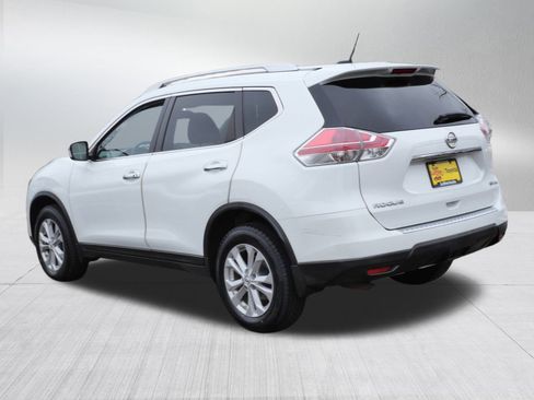 Used 2016 Nissan Rogue SV image 5