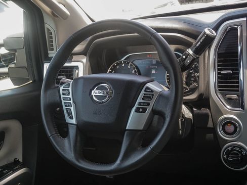 Used 2021 Nissan Titan SV w/ SV Convenience Package AWD/4WD image 17