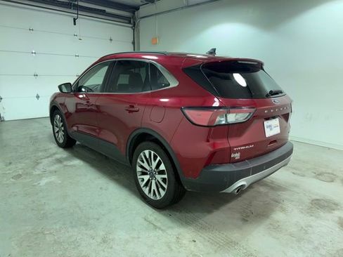 Used 2020 Ford Escape Titanium image 4