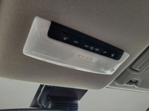Used 2025 Nissan Versa S w/ Trunk Package FWD image 24
