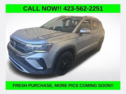 Used 2022 Volkswagen Taos SE FWD image 1