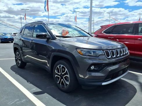 Used 2023 Jeep Compass Limited AWD/4WD image 7