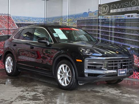 Used 2024 Porsche Cayenne AWD/4WD image 1
