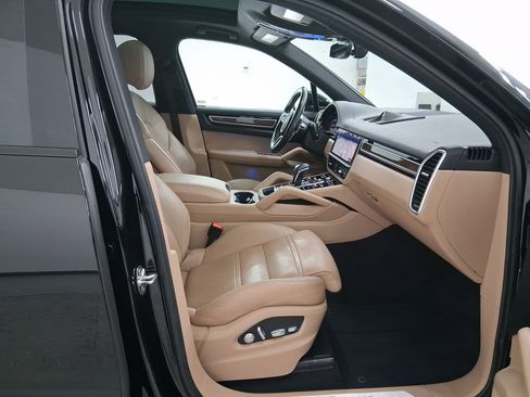 Used 2021 Porsche Cayenne image 33