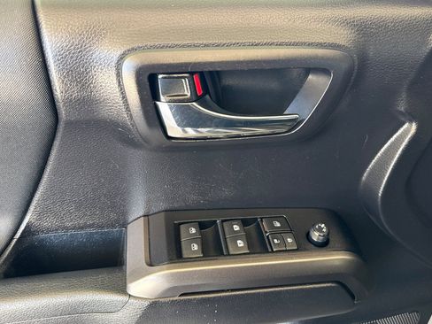 Used 2021 Toyota Tacoma TRD Sport w/ TRD Premium Sport Package AWD/4WD image 13