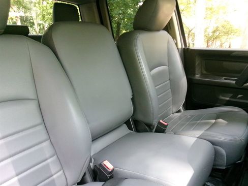 Used 2019 RAM 1500 Tradesman w/ Chrome Appearance Group RWD image 21