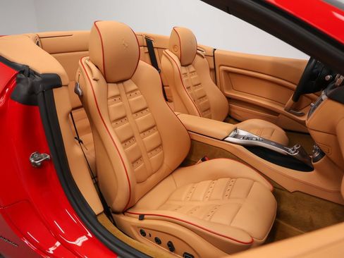 Used 2010 Ferrari California RWD image 24