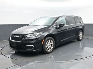 Used 2024 Chrysler Pacifica Touring-L video 1