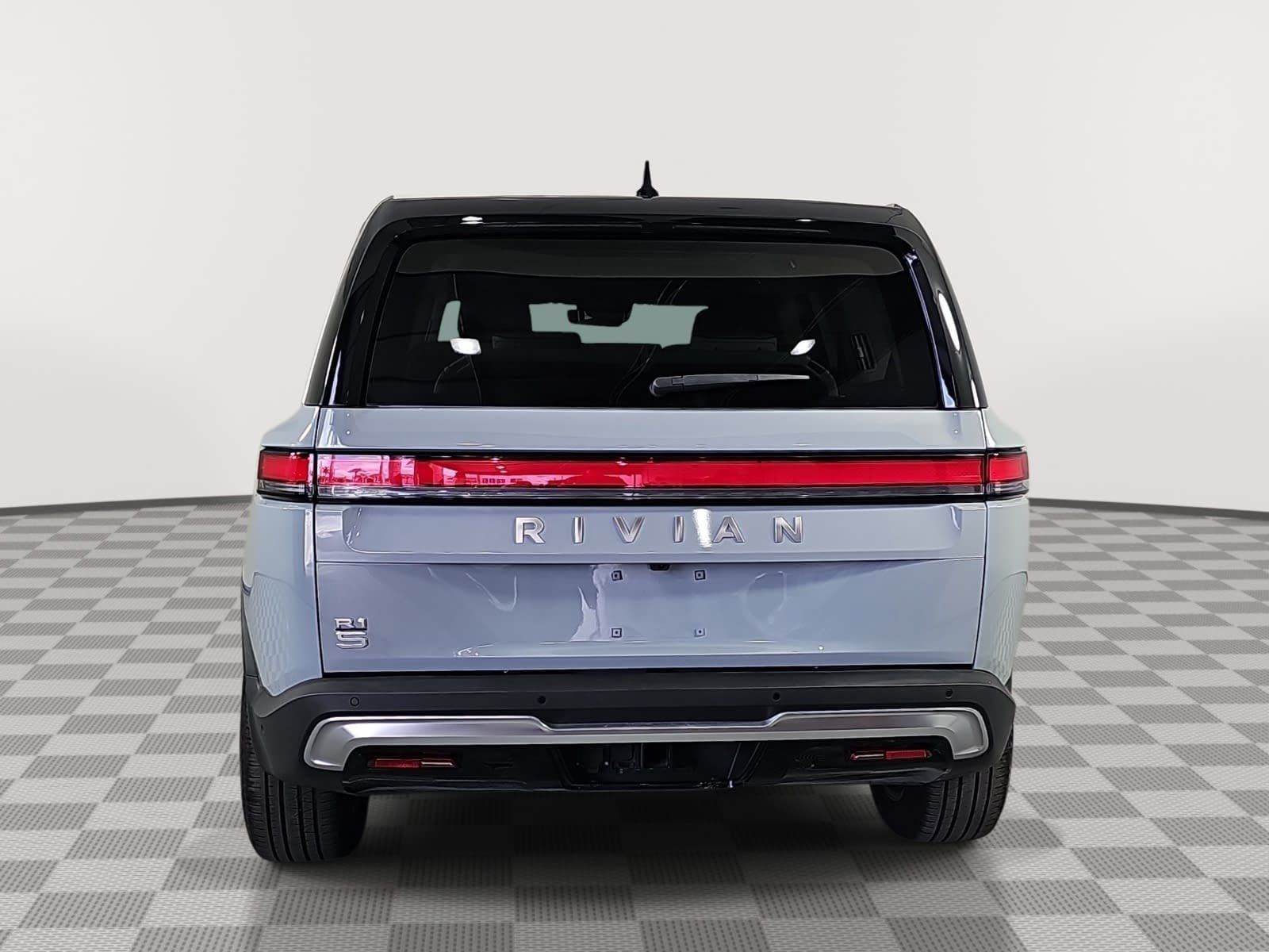 Used 2024 Rivian R1S Adventure Dual AWD/4WD image 7