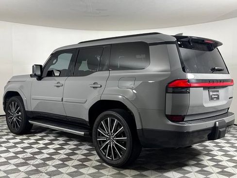 Used 2024 Lexus GX 550 w/ Cold Area Package AWD/4WD image 6