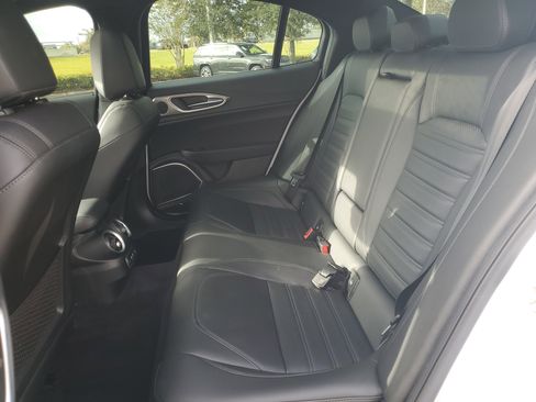 Used 2022 Alfa Romeo Giulia Veloce image 17