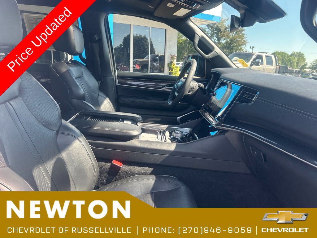 Used 2023 Jeep Wagoneer 4WD w/ Premium Group I image 23