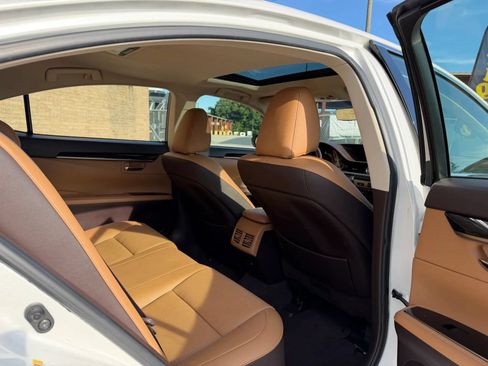Used 2016 Lexus ES 350 w/ Premium Package w/Wood Trim FWD image 12