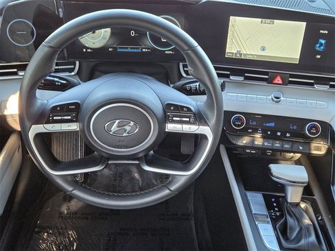 Used 2023 Hyundai Elantra Limited image 10
