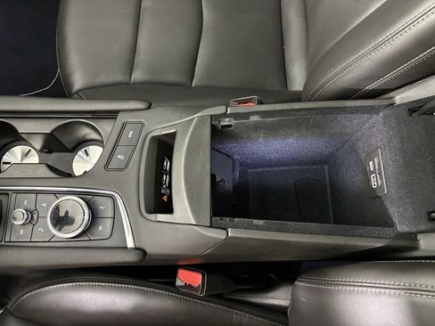 Used 2025 Cadillac XT6 Premium Luxury image 32