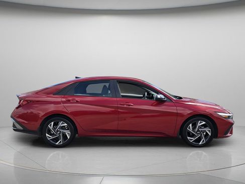 Certified 2025 Hyundai Elantra Sport FWD image 4