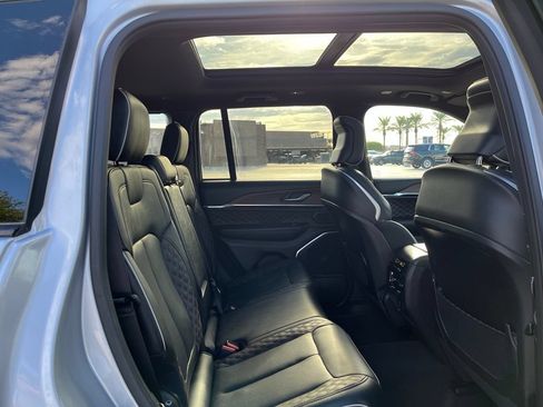 Certified 2025 Jeep Grand Cherokee Summit w/ Obsidian Package AWD/4WD image 18