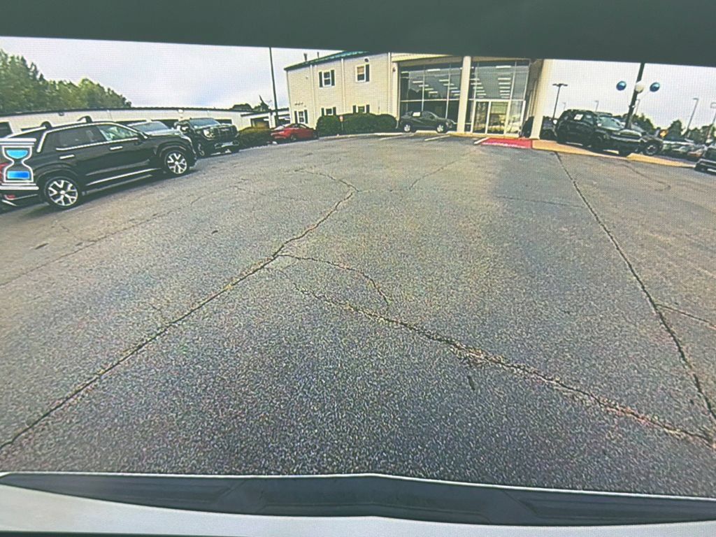 Used 2022 Cadillac Escalade Luxury w/ LPO, Floor Liner Package AWD/4WD image 30