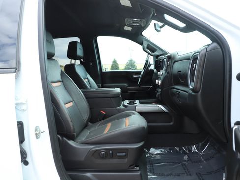Used 2022 GMC Sierra 2500 AT4 w/ AT4 Preferred Package AWD/4WD image 11