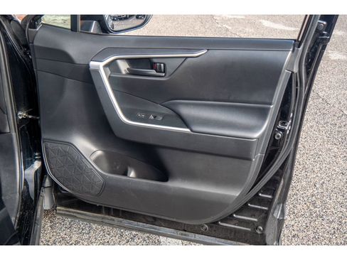 Used 2020 Toyota RAV4 LE image 15