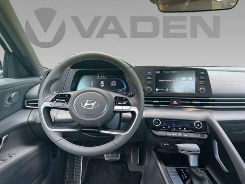 New 2025 Hyundai Elantra SEL image 27