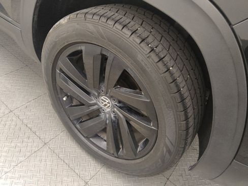 Used 2022 Volkswagen Atlas Cross Sport SE FWD image 31