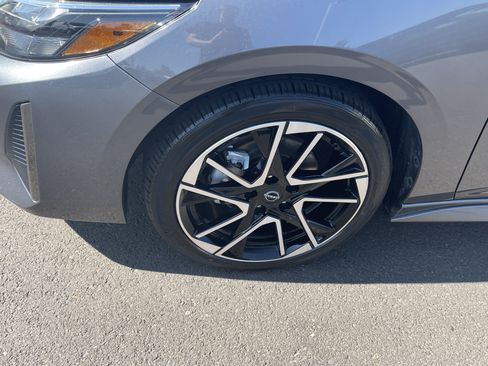 Used 2025 Nissan Sentra SR FWD image 9