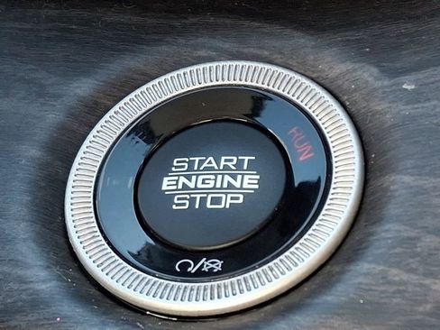 Used 2022 Jeep Grand Cherokee Limited image 24